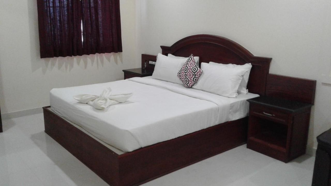 E S Residency Hotel Theni Exterior photo