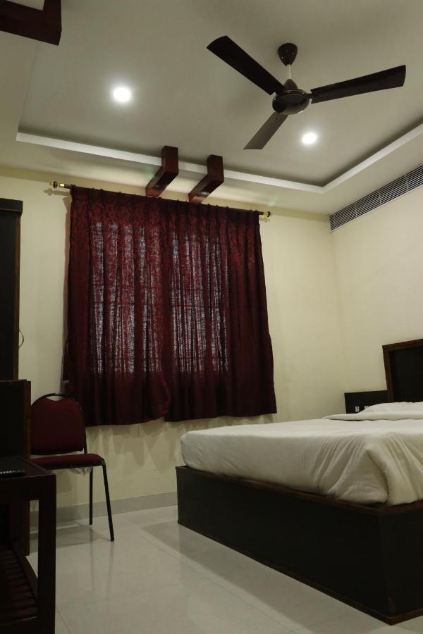 E S Residency Hotel Theni Exterior photo